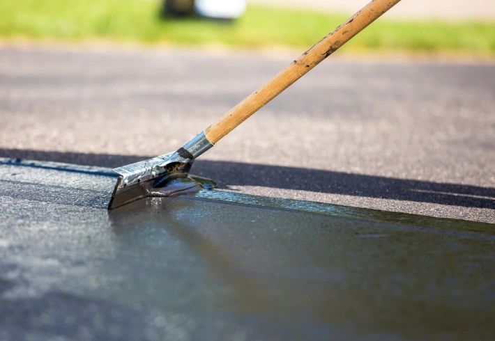 Asphalt Sealcoating